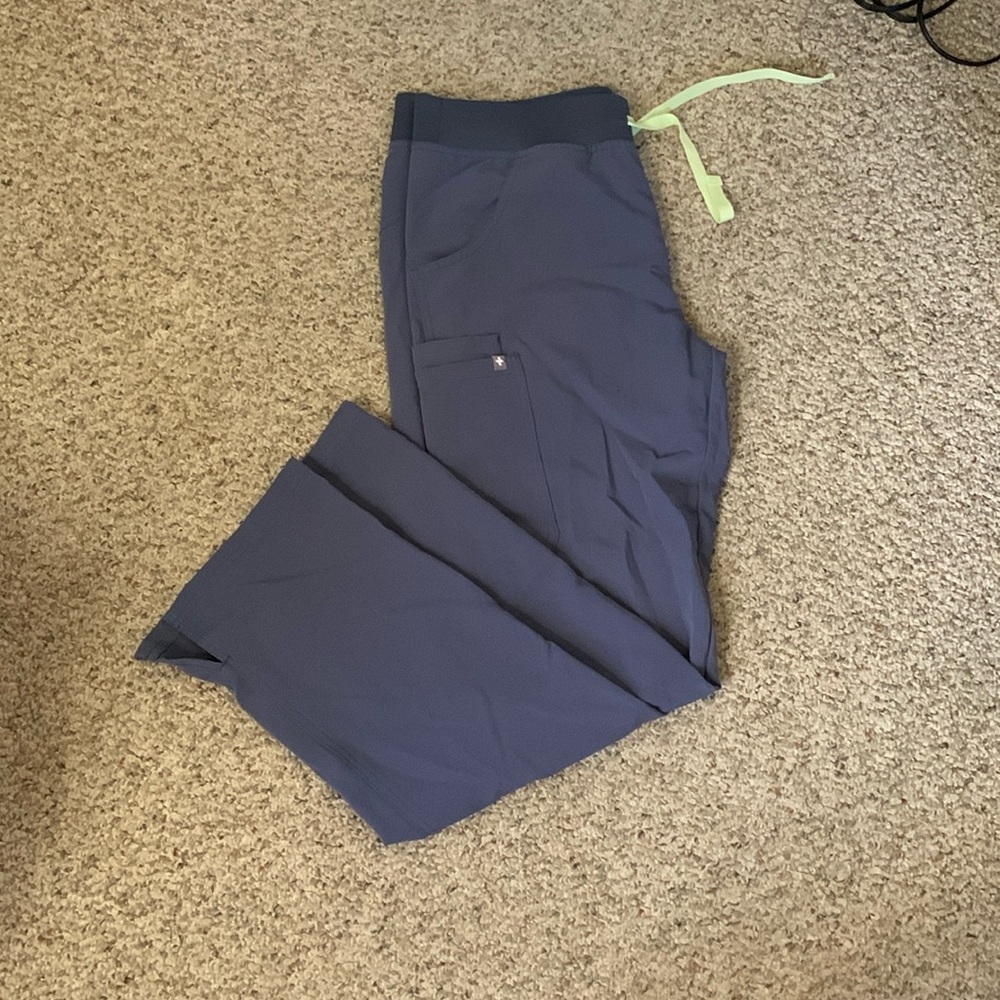 Figs scrub pants never worn